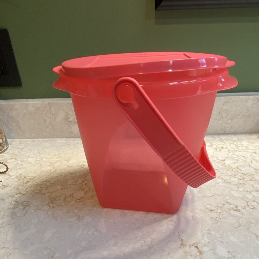 Tupperware Round Pink Food Storage Container Snap Lid Handle 5L 9x10x8.5 in